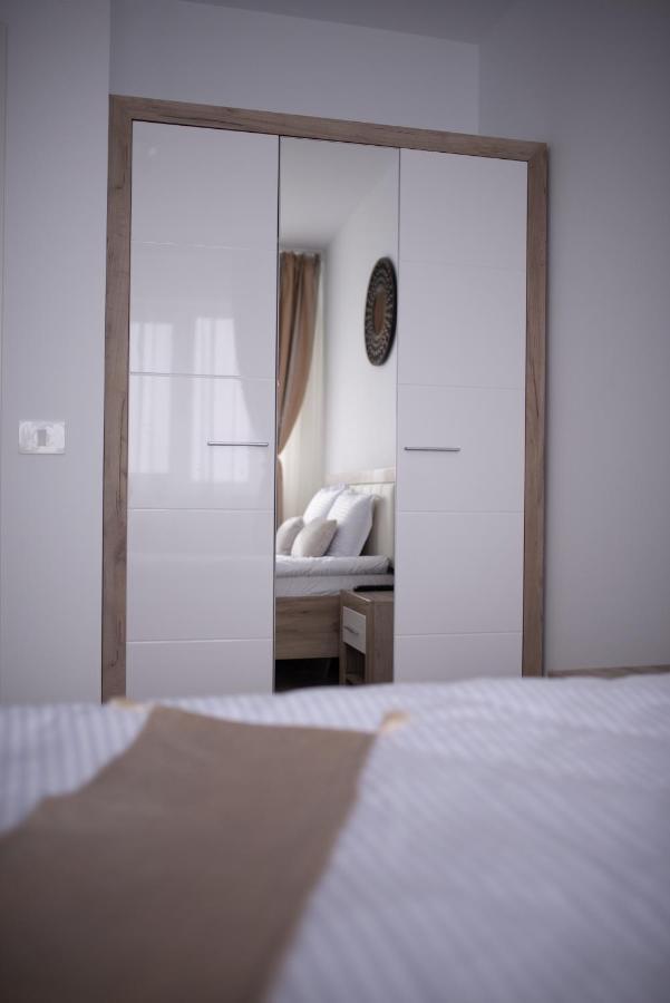 Apartament Denissia Nagyvárad Kültér fotó